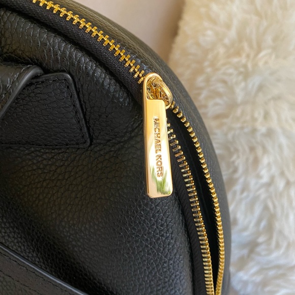 NEW Michael Kors Erin Medium Leather Backpack - Picture 4 of 5